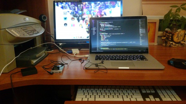 书桌大合照 (XPERIA Z1 用于拍照)